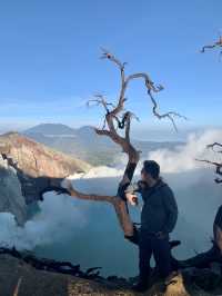🌋 Mount Ijen, Indonesia – Chasing the Blue Fire in the Heart of East Java 🌋