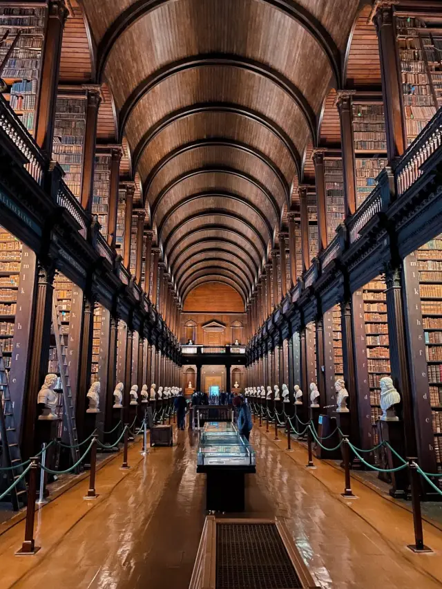 トリニティ・カレッジとロングルーム