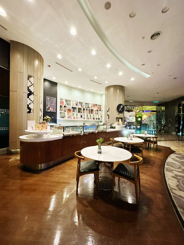Elegance in Transit – Le Méridien KL Lobby Vibes ✨