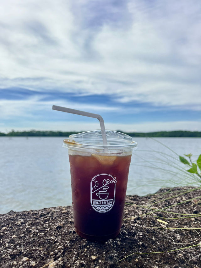 “คาเฟ่ริมน้ำ…ชิลจนลืมเวลา ☕🌿”