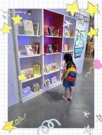 #互動展覽  👧🏻小朋友瞬間變成迷小小人，一齊進入香港漫畫場景！