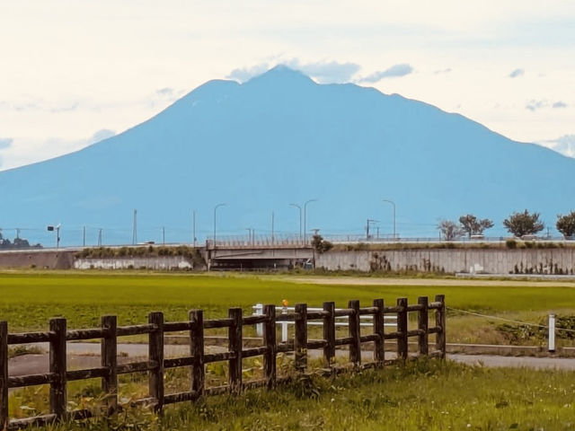 Mt. Iwaki Diary: A Solo Hiker's Spiritual Journey in Aomori** ⛰️🌸