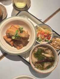 🥢✨ รีวิว Lonlon Local Diner – สาทร 🍽️🏮