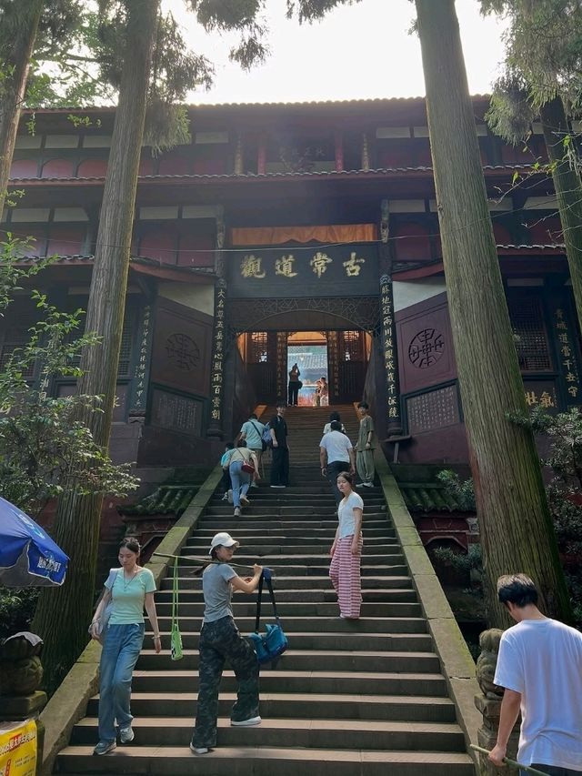 Qingchengshan Is Like Walking Into a Peaceful Kung Fu Movie