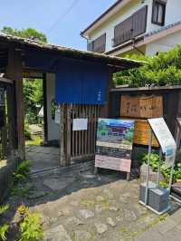 縁側と池がひとつになる、四季映える湧水庭園🌿🏯
