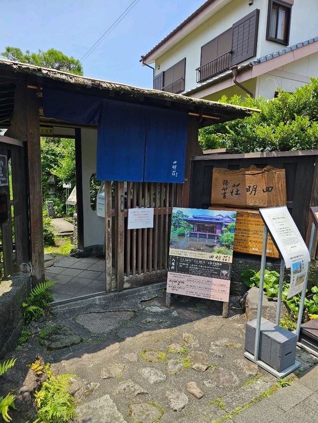 縁側と池がひとつになる、四季映える湧水庭園🌿🏯
