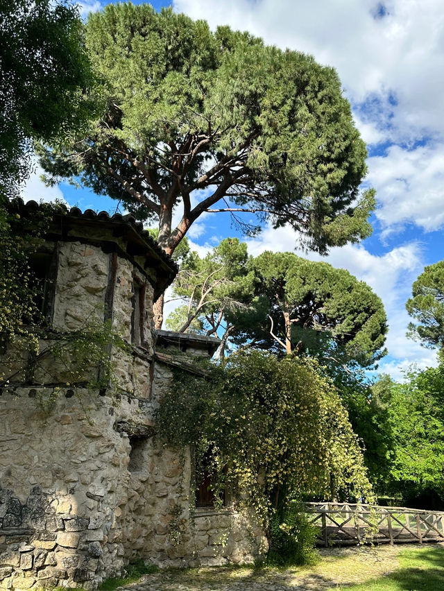 Revolving Around the Beauty of Architecture: Eyes on Spain 