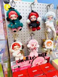 ถ่ายรูปกับน้อง molly ที่ popmart