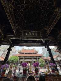 ขอความรักที่ วัดหลงซาน (Longshan Temple)