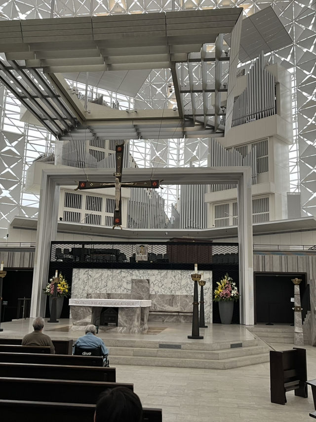 Christ Cathedral โบสถ์สวยอลังการใน California