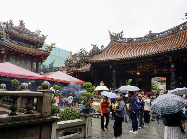วัดหลงซาน (Longshan Temple) 🙏😇