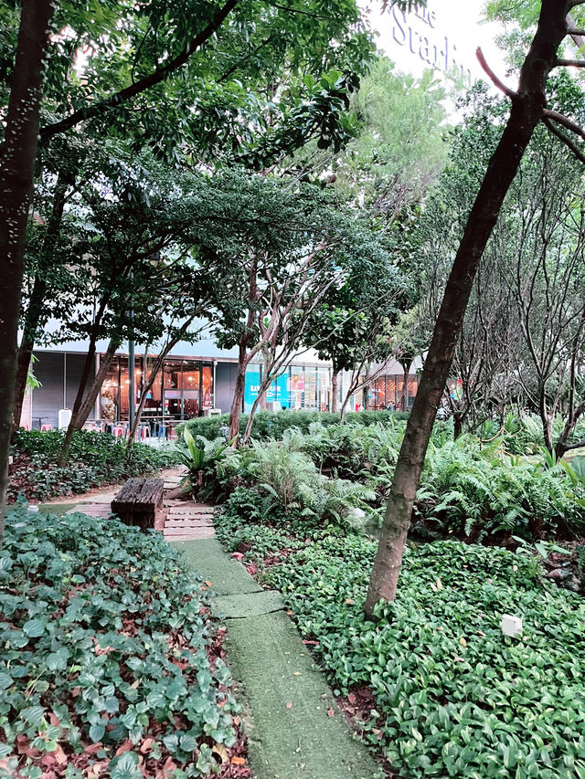 The Starling: Mall in the Park with Lush Greenery and Serene Charm