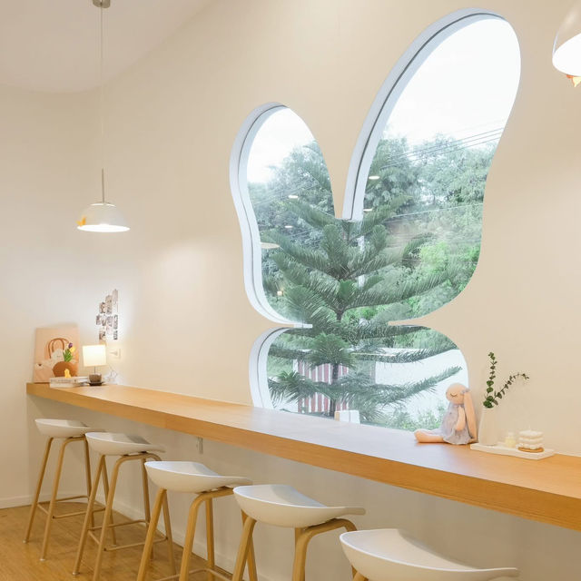 Bombyx Mori Cafe หัวหิน
