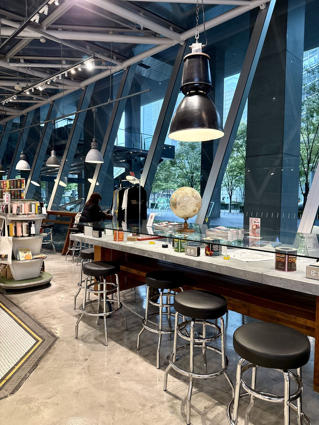🌇 Stylish & Spacious: Brooklyn Roasting Company at Tokyo International Forum