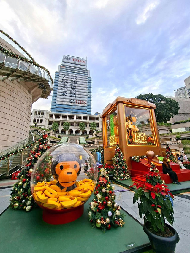 A Gilded Holiday Reverie 