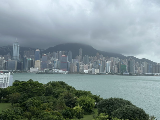 🎨 香港西九文化區文藝之旅|風雨中的美好一日 🌧️🌊📍 🎨 香港西九文化區文藝之旅|風雨中的美好一日 🌧️🌊📍