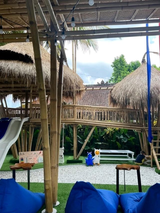 A LOVELY RUSSIAN CAFÉ IN BALI.