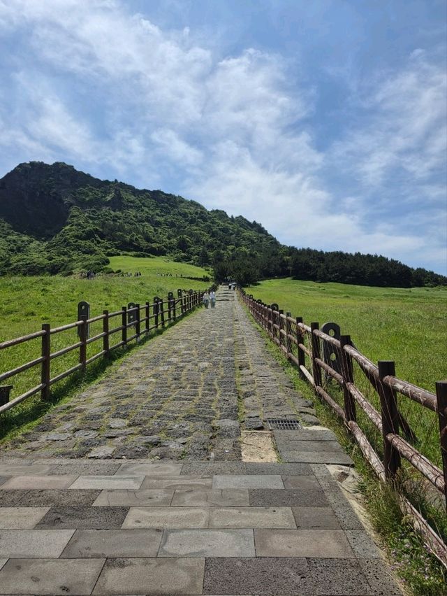 Seongsan Ilchulbong (성산일출봉), Jeju’s Famous Sunrise Peak
