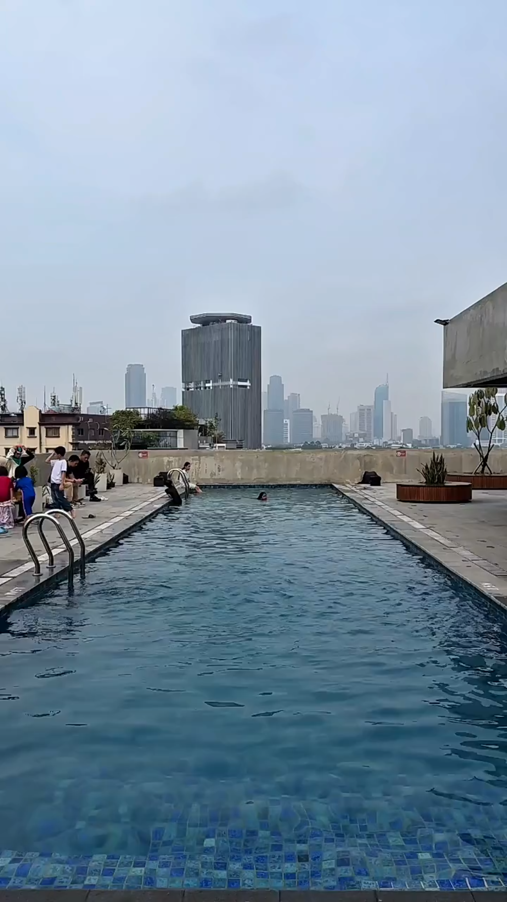Looking for a family-friendly hotel in Jakarta Pusat? 🏨✨

Paviliun Raden Saleh ARTOTEL Curated is a great choice for your next staycation! I stayed in the Family Bunk Bed, perfect for up to 4 adults, making it ideal for families or a group of friends.

What I love about this hotel:🏊 Swimming pool for a relaxing break.🍽️ Restaurant with delicious breakfast and dining options.🎨 Modern art-inspired design with a unique atmosphere.📍 Strategic location in Cikini, close to Taman Ismail Marzuki, Menteng, Monas, Gambir Station, and many popular culinary spots.

If you're looking for a hotel in Central Jakarta, a family staycation, or a budget-friendly room for 4 people, this place is definitely worth adding to your wishlist!

#tripmoments  #tripcom  #jakartahotel  #centraljakarta  #familystaycation  #staycationjakarta  #familyroom  #bunkbed  #hotelreview  #travelindonesia  #jakartatravel  #artotelcurated  #cikini  #explorejakarta  #hotelrecommendation 