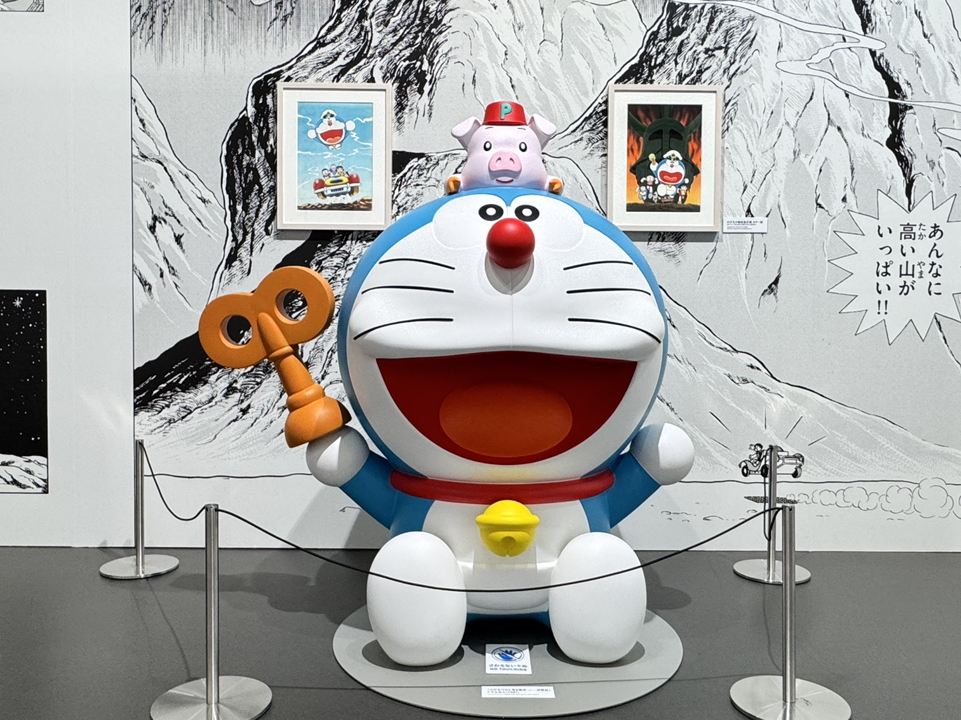東京特別展おすすめ】村上隆が青いネコ型ロボットと出会ったら！「THE