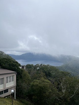 登別棕熊牧場-俱多樂湖展望台、棕熊博物館、愛奴文化村介紹