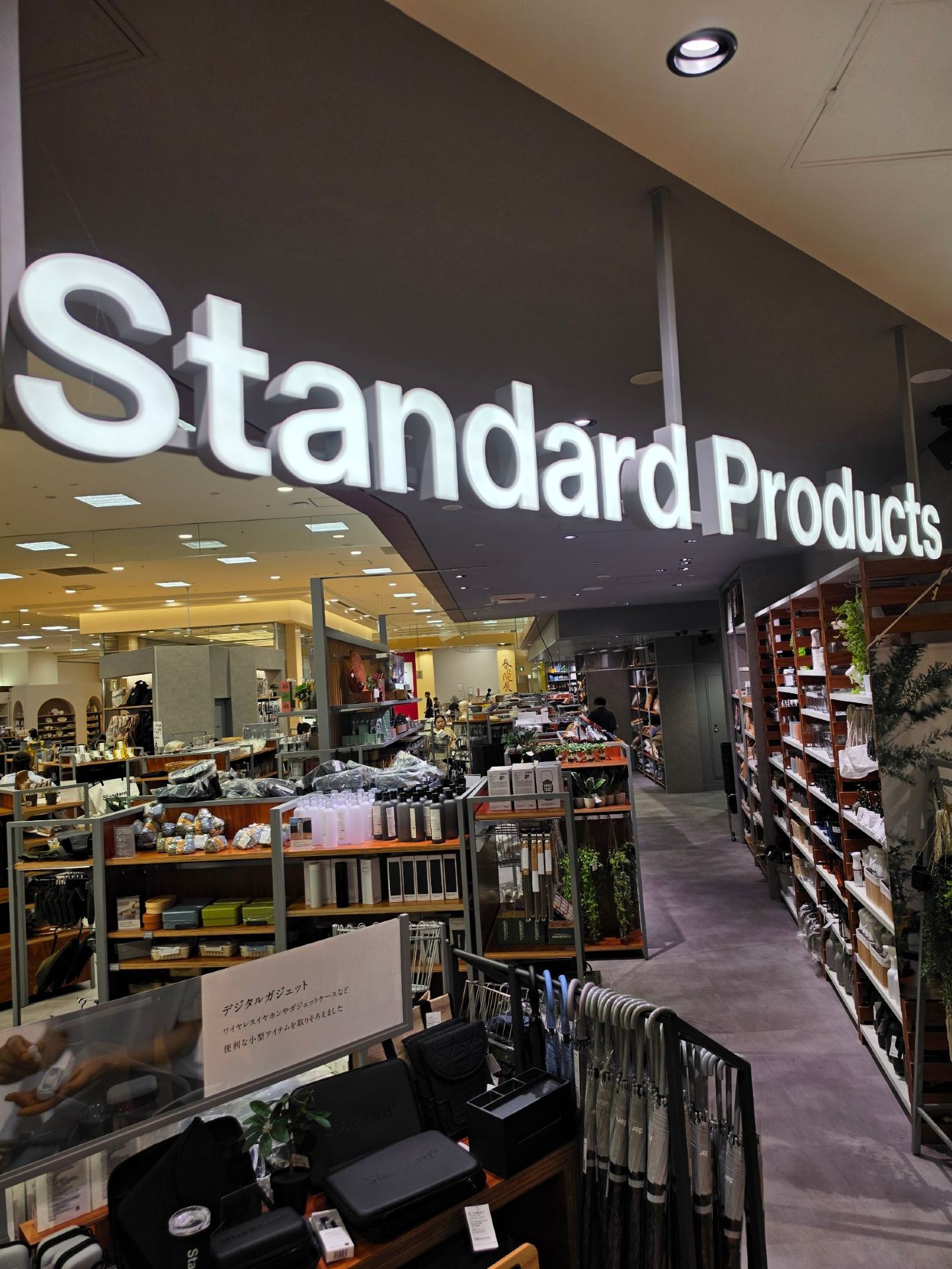 Guide to the Must-Visit Flagship Lifestyle Stores at Fukuoka Tenjin Mitsukoshi.