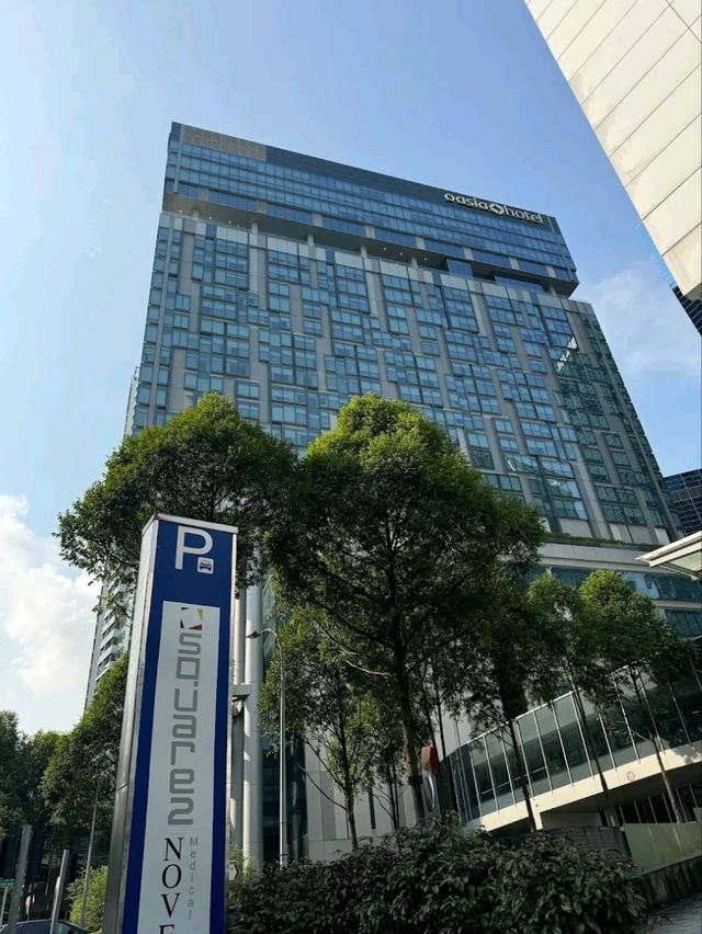 “Urban Oasis: Personalized Luxury & MRT-Connected Convenience”