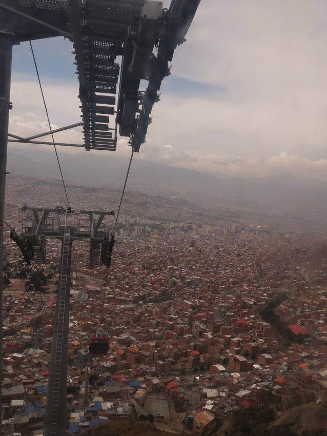 【高地都市ラパス】標高3600mのカオスと伝統が交差する街