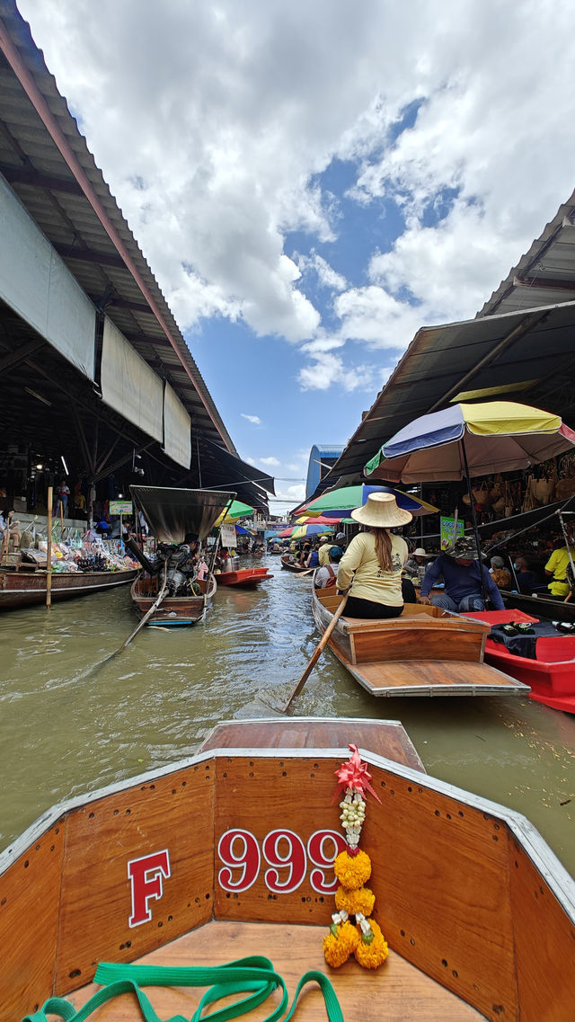 Damnoen Saduak Floating Market: A Classic Thai Day Trip 🚤🥭