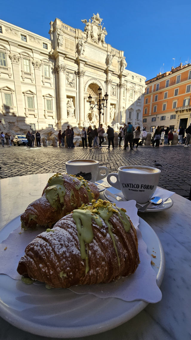 📍 Peaceful Morning Views at the Trevi Fountain 🌅🗽