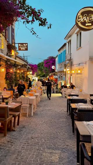 Alaçatı Dream Lane: Bougainvillaea & Boutique Bliss
