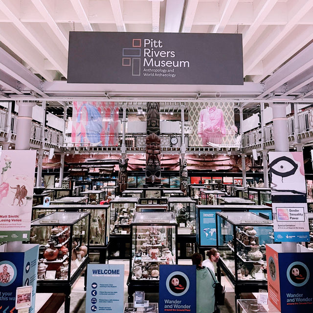 🎒🔍 Discover Oxford’s Free Pitt Rivers Museum! 🇬🇧✨