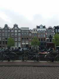 Explore Amsterdam & around without emptying your wallet 🌷🚲