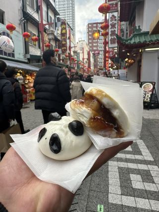 Explore the best of Kobe and Chatou in a whirlwind of history