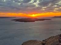 🌋 Inside the Heart of Santorini: Discovering the Magic of the Caldera ✨