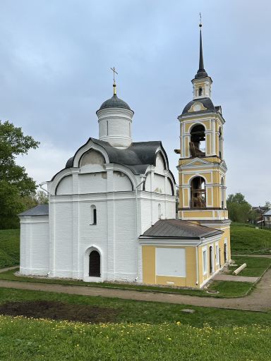 土塁に囲まれたロシア最古の教会のひとつ。 | Trip.com ロストフ