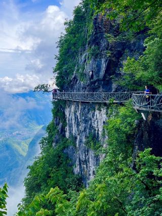 Tianmen Mountain in Zhangjiajie, China, is a place that feels like a journey between earth and sky.

Starting from the city, the cable car takes you high above the mountains. After a rainy night, when clouds cover the sky, the ride feels like passing through the clouds themselves. Slowly, the sky opens, the blue appears, and suddenly you find yourself above a sea of clouds.

At the top lies the legendary “Heaven’s Gate” — a natural arch that looks like an elephant’s trunk from above and a giant gateway from below, as if you are stepping into paradise.

A breathtaking experience where nature makes you feel closer to the sky. ☁️🏔️✨

“Even if they bring the keys to every door of heaven,
the lover’s soul will not leave the place where it can gaze upon paradise.”
