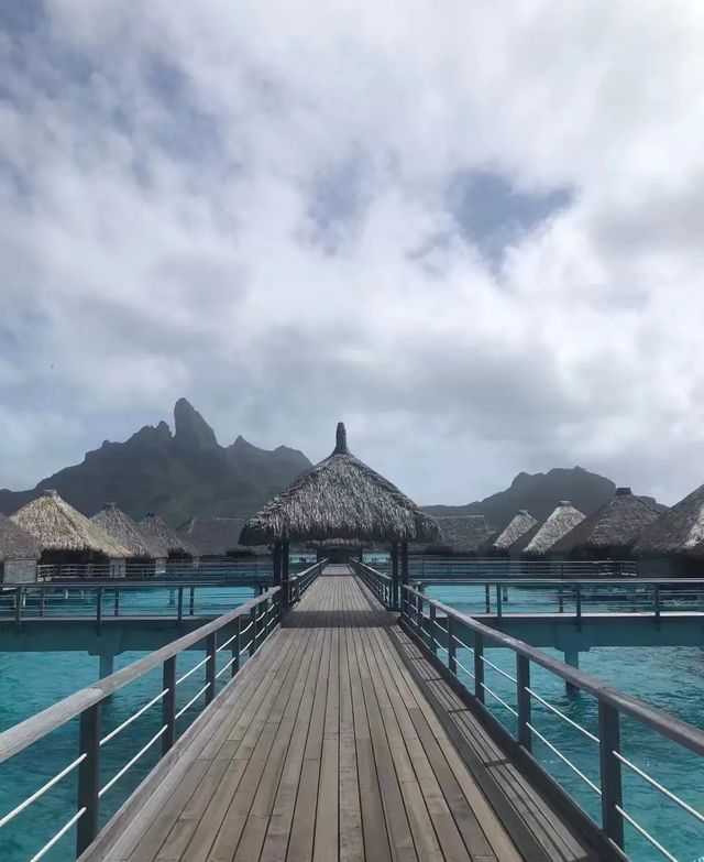 Honeymoon paradise - The St. Regis Bora Bora Resort