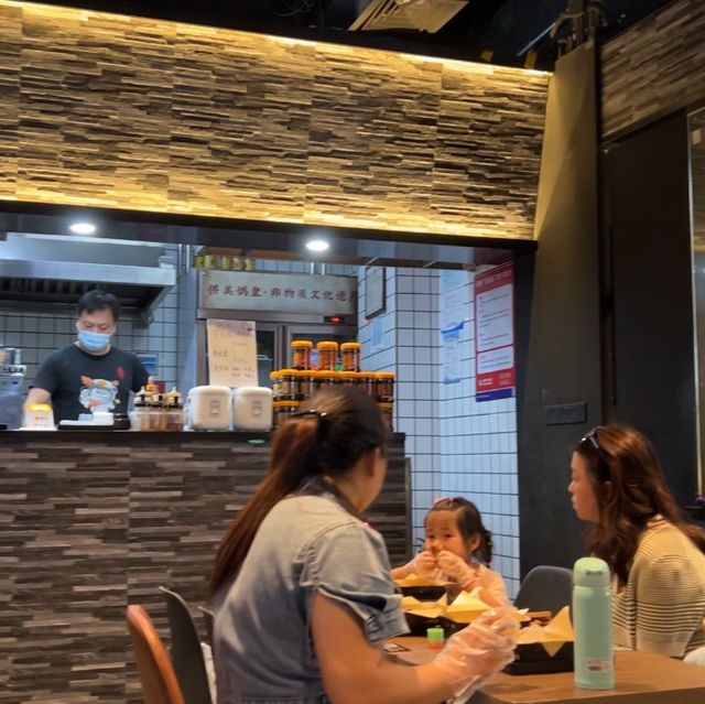 拖手仔去食乳鴿 電飯煲即叫即做煲仔飯！