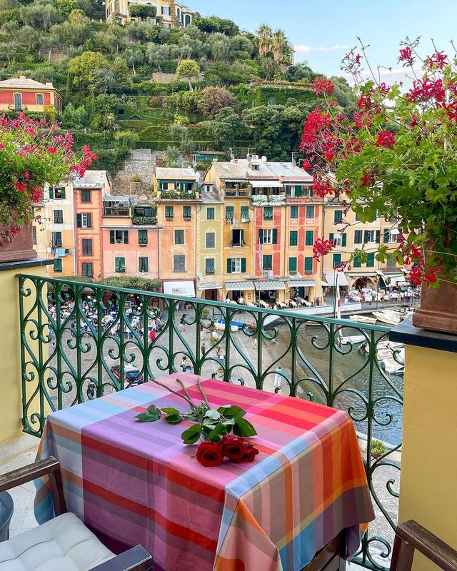 Portofino Uncovered: 5 Essential Tips for an Enchanting Italian Escape! 🌸🇮🇹