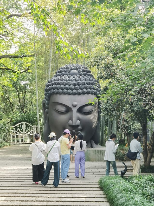 韓美林藝術館：杭州植物院裡藏著一個低眉含笑大佛頭，可別錯過喔