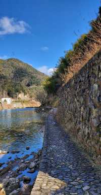 四明山中尋古村 白雲深處有人家