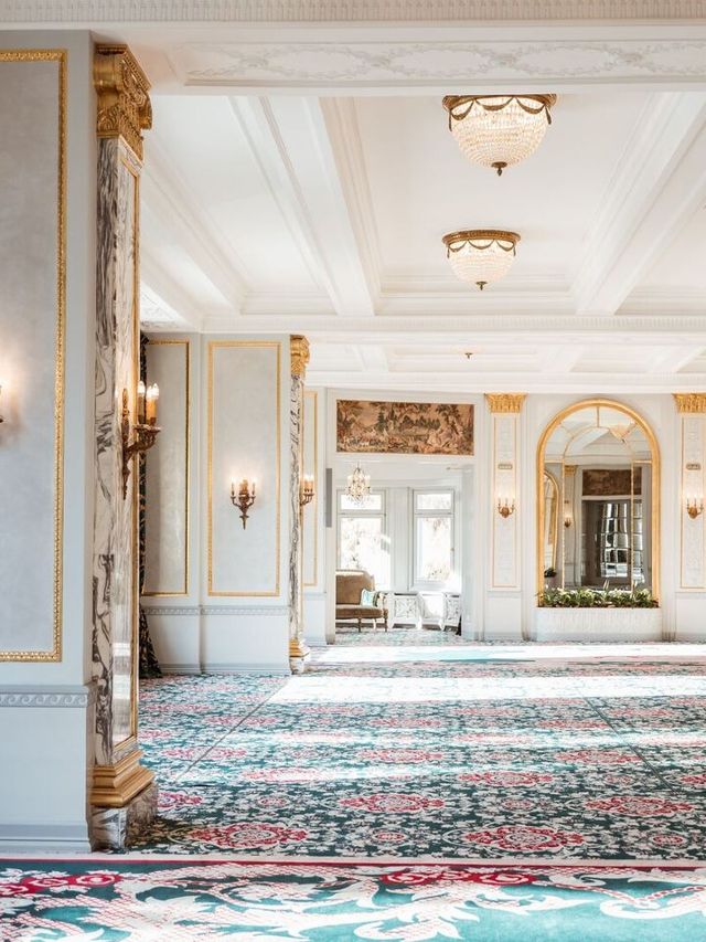🏔️✨ St. Moritz Sojourn: Luxe Lodgings Unveiled! ✨🏔️