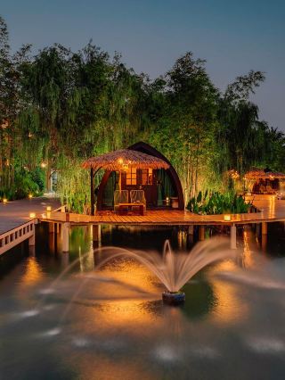 🌴 Escape to Ratchaburi's Khum Damnoen Resort 🏖️