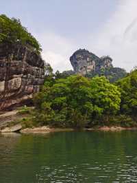 岩石清澈，樹木翠綠，茶香四溢，武夷山國家公園的真實體驗