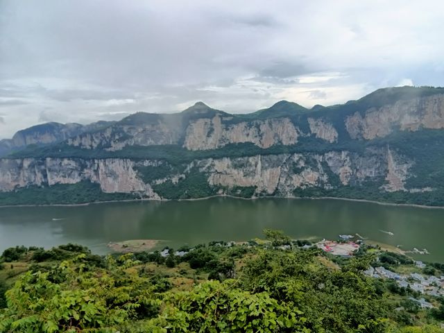 大鵬展翅