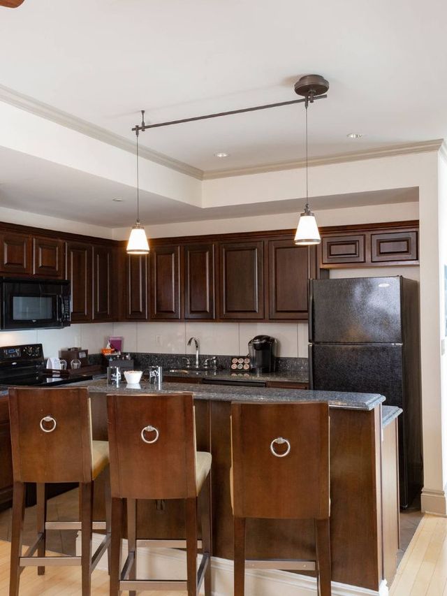 🌟 Davenport Delights: Chic Stays at Hotel Blackhawk 🌟