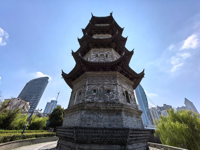 建築用時最長嘅古塔一一中江塔。