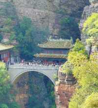 河北石家莊蒼岩山 | 橋橫千丈峭崖中，樓舞雲飛壯碧穹。