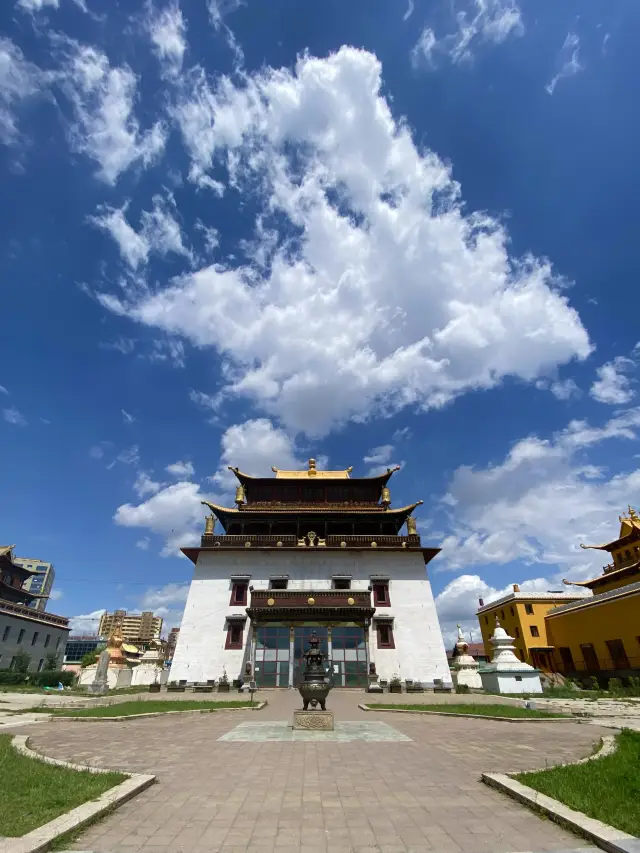 Gandantegchinlen Monastery